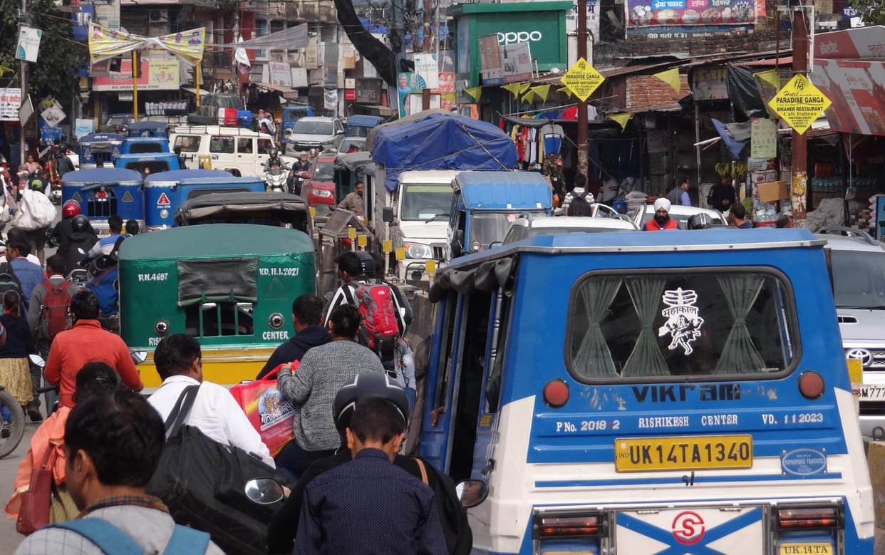 Vehicles kept crawling in Dharmanagri on weekends