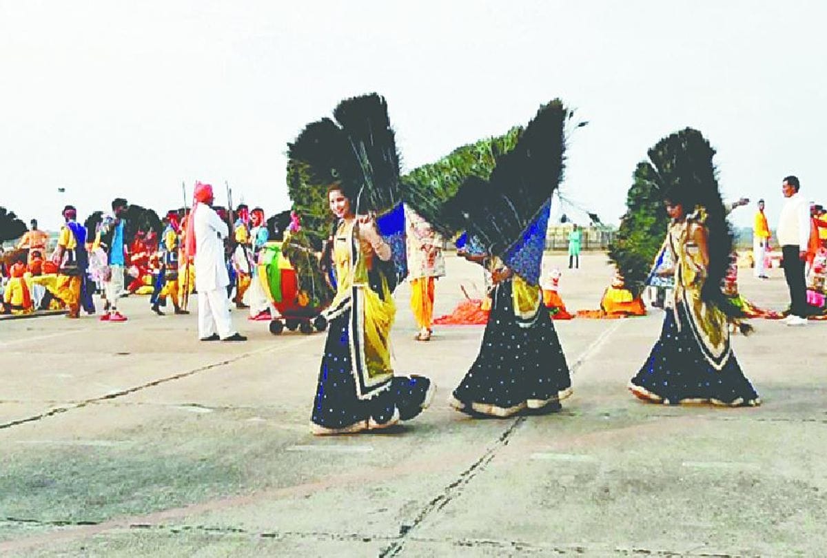 Donald Trump India Visit News in Hindi: Folk artists will warm welcome Donald Trump in agra
