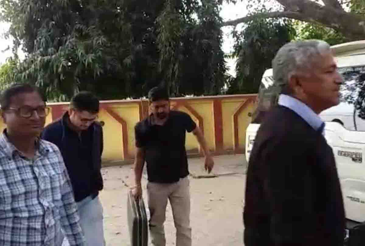 Akhilesh Yadav on CBI radar in mining scam