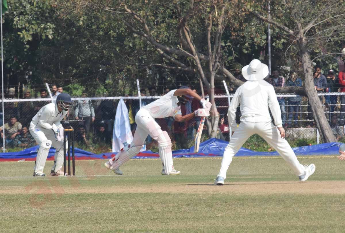 IPS basant rath reached to watch Ranji match