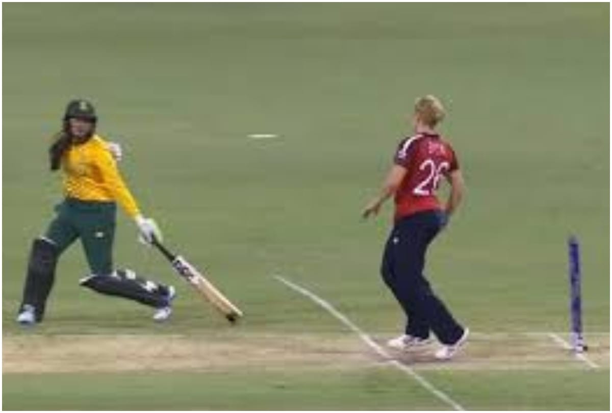 Katherine Brunt could have dismissed Sune Luus at the non striker end but opted not to