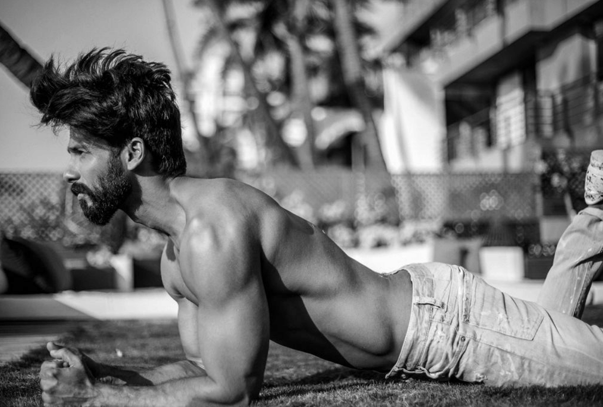Shahid Kapoor share shirtless photo from Goa Vacation and fans got crazy