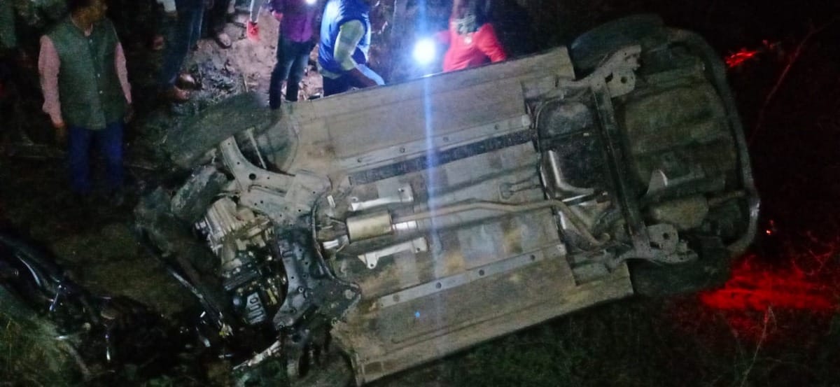 Three people died in car bike accident bansdih ballia