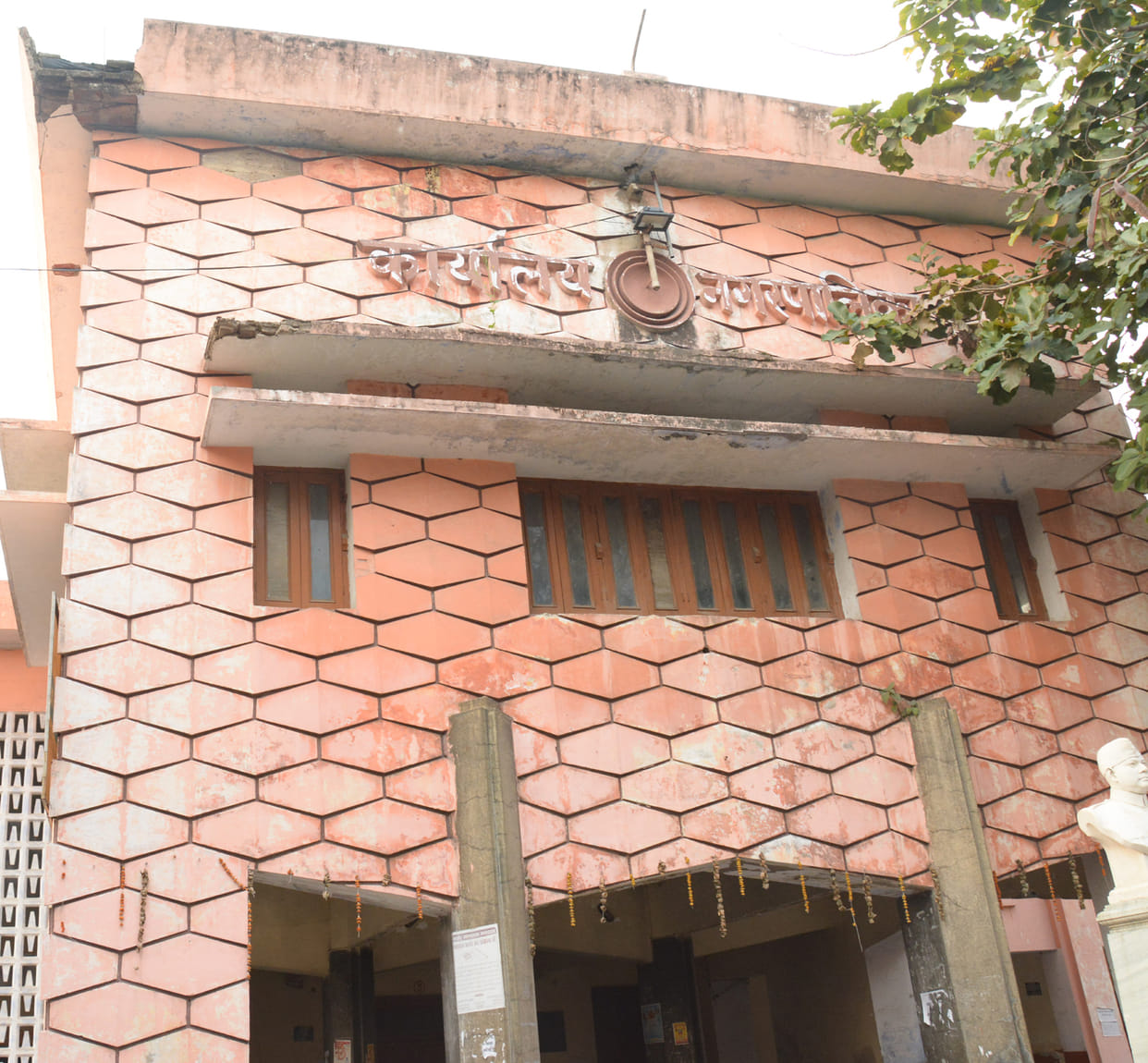 Embattled with rent in Municipality and Electricity Corporation