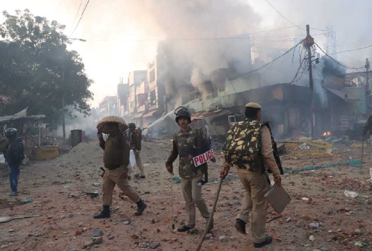 Acid  being supplied in Delhi during violence