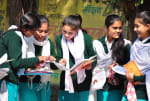 गुरू नानक गर्ल्स इंटर कॉलेज से बोर्ड की परीक्षा देकर बाहर आती छात्राएं