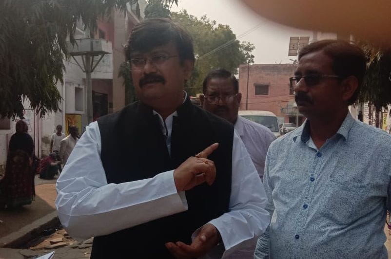 SP MLC kept shaking the phone, neither the ambulance reached the police