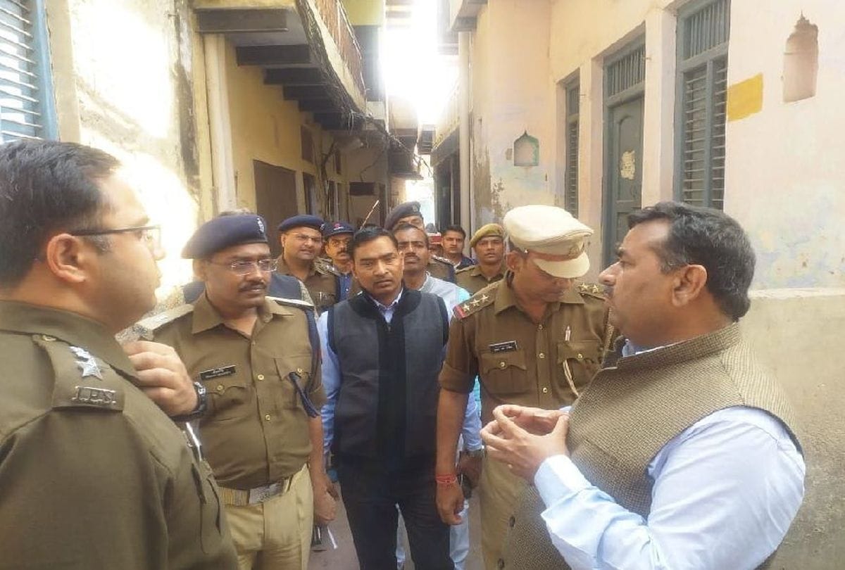 Lathamar Holi 2020: Mathura Dm And Ssp Check Preparation In Barsana