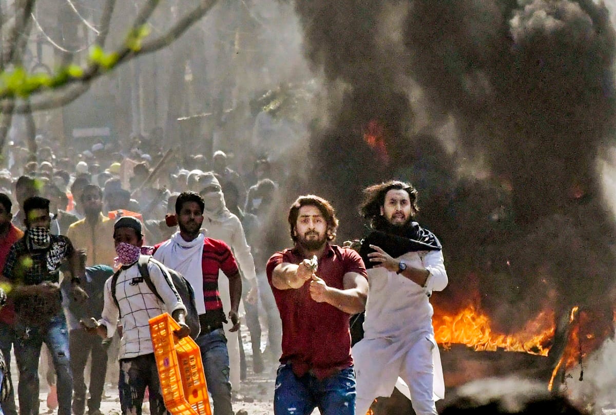Delhi Jafrabad Violence News in Hindi Shahrukh opened fire on police during violence