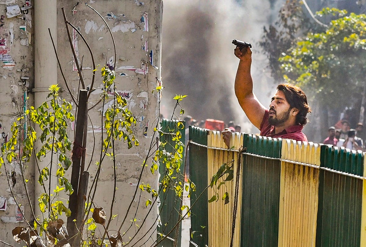 Delhi Jafrabad Violence News in Hindi Shahrukh opened fire on police during violence
