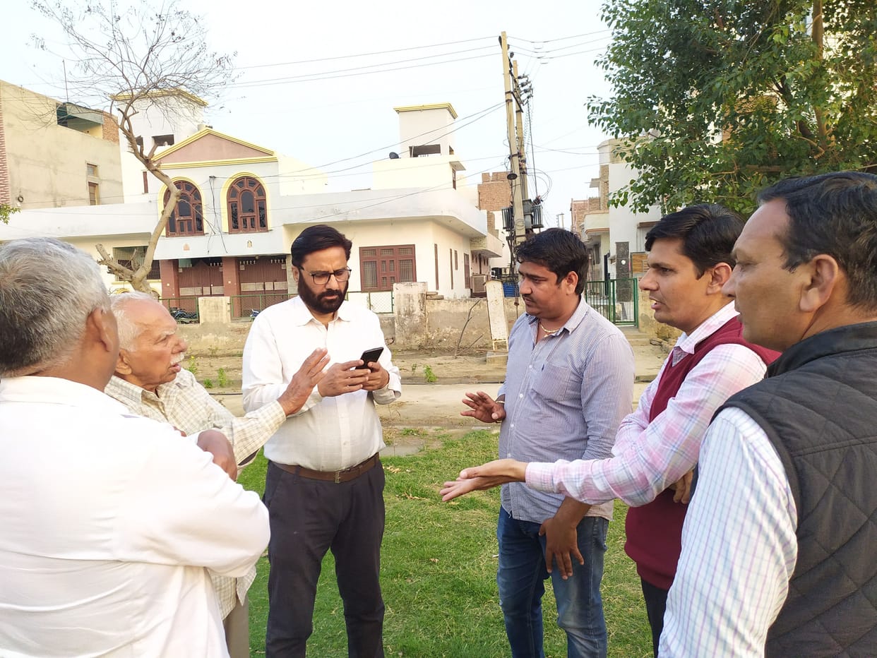 four blocks residents reached nagar  council office complaining of the poor condition  of 17 parks