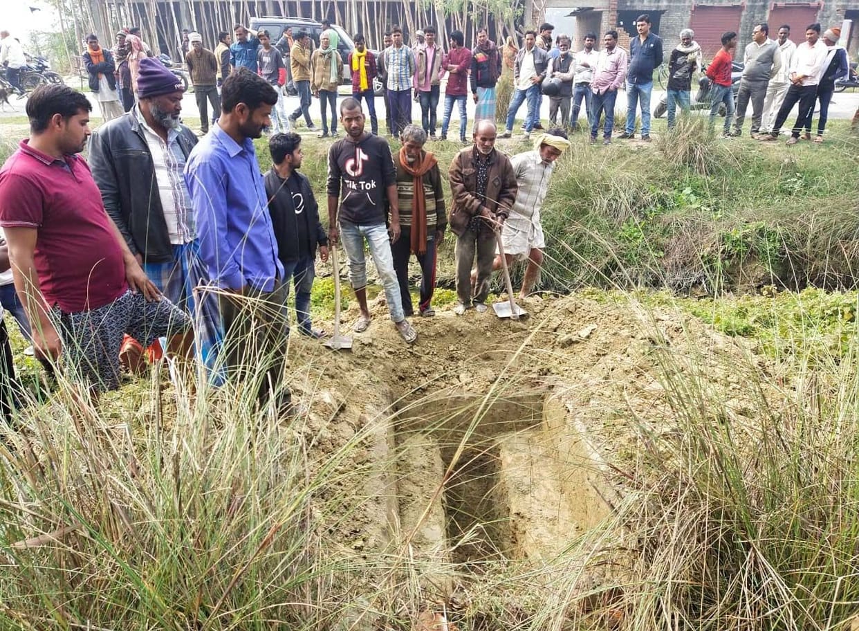 Two communities face to face forcible burial on leased land