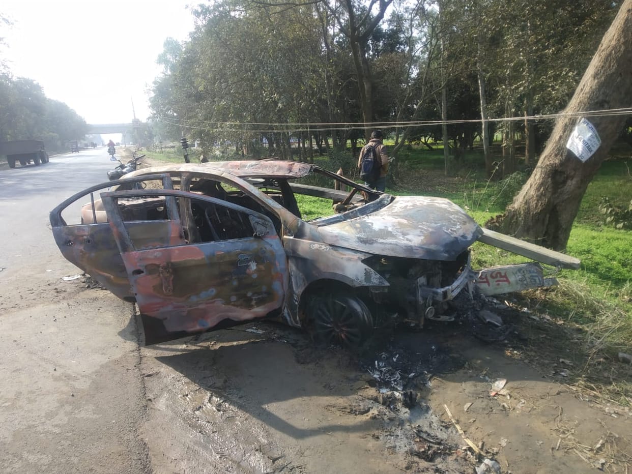 A car became a fireball after hitting a pole