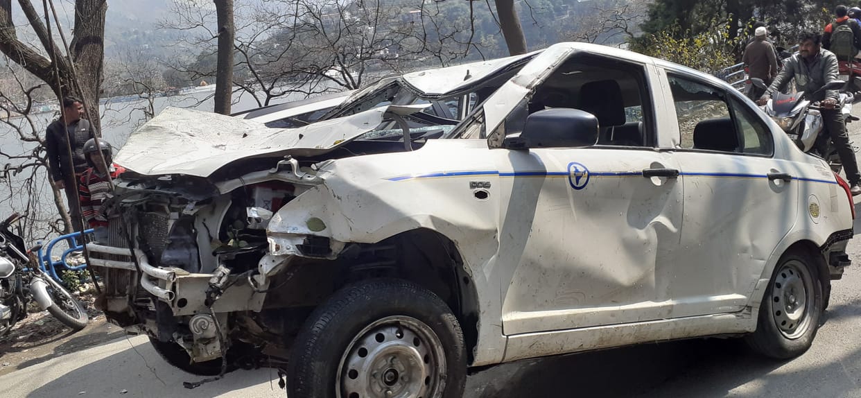 Car killed in Bhimtal lake, two including water body worker killed