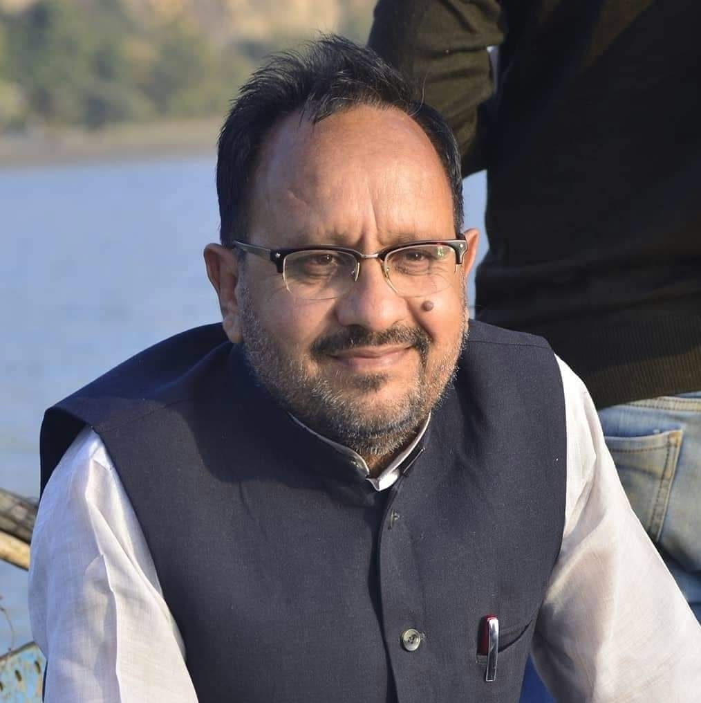 AAps state-in-charge returning from Lucknow meeting  dies, dead body found under railway bridge