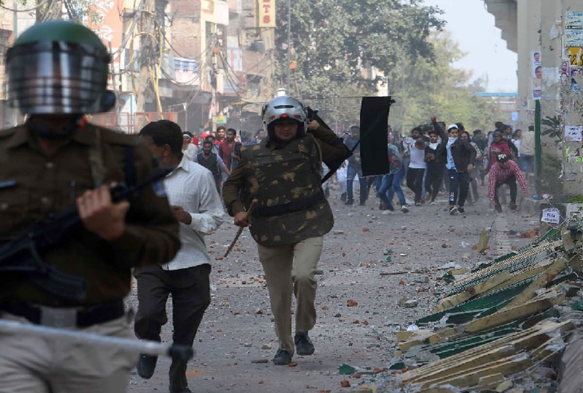 Delhi Violence: Experts say stones for violence carried in trucks from UP