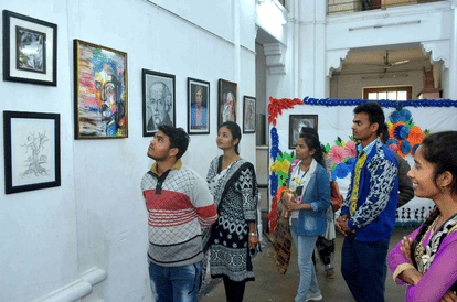 कॉलेज स्टूडेंट्स