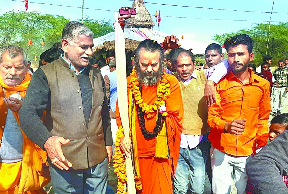 If violence is being spread Friday namaz must be stopped says Narendranand Saraswati.