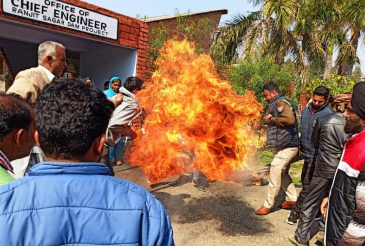 50 year old man sets himself on fire in Pathankot of Punjab