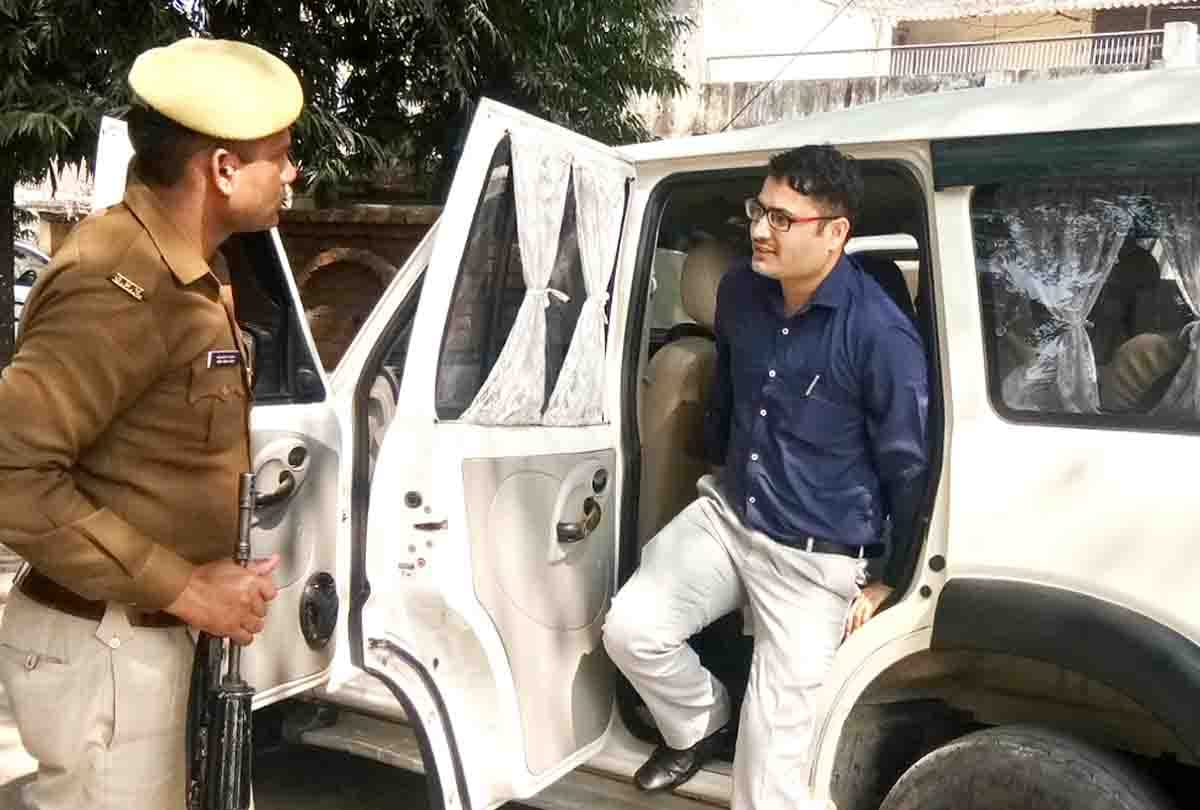 Akhilesh Yadav on CBI radar in mining scam