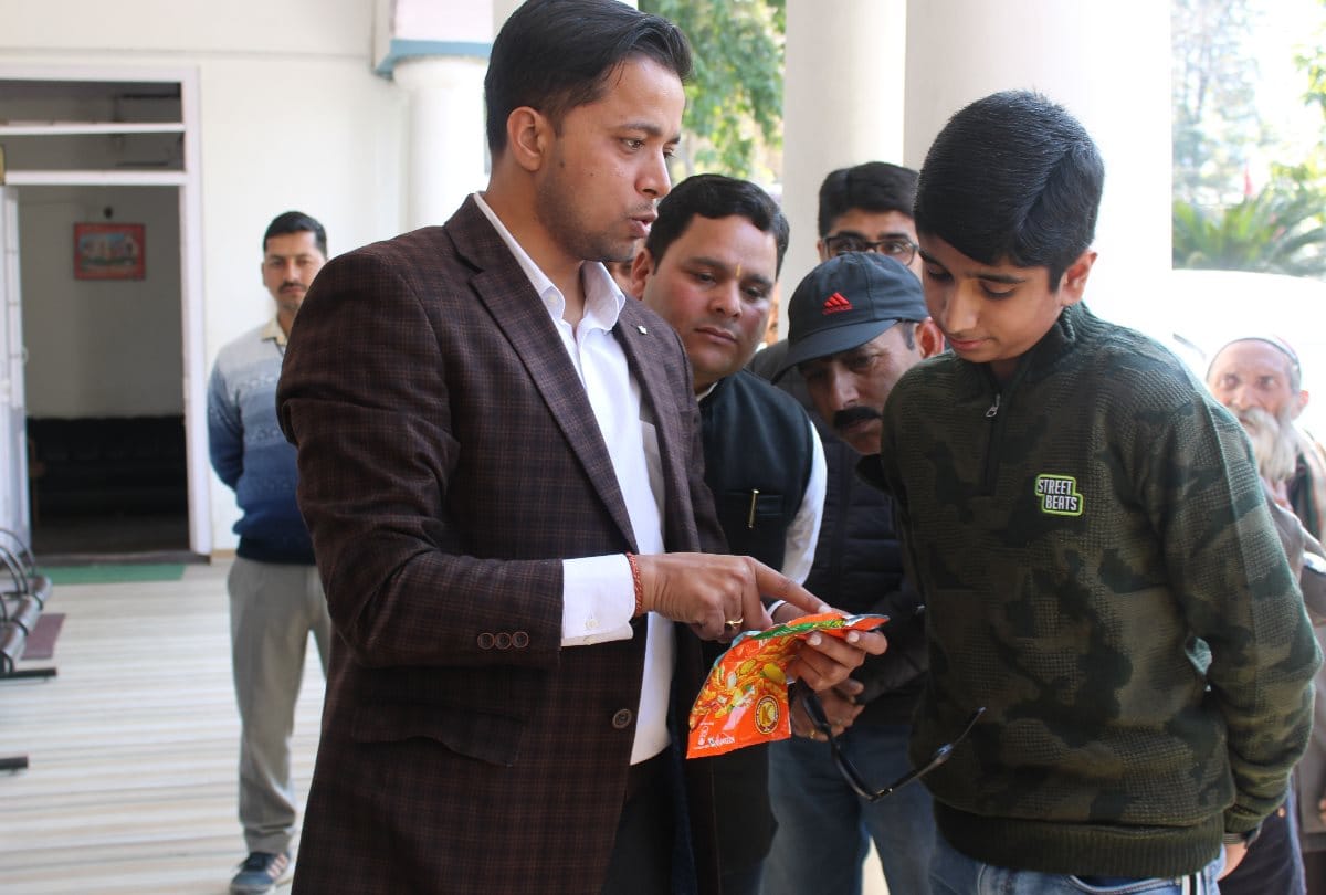 Ishaan with single use plastic in Dc office chamba