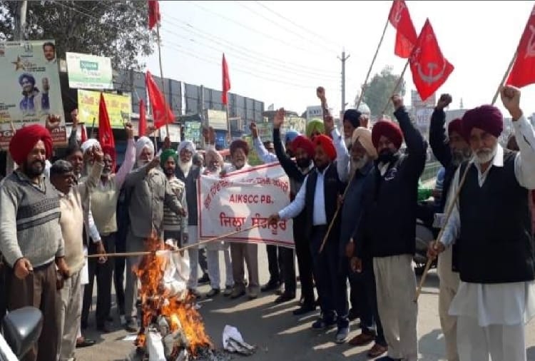 Farmer's organizations protests in punjab against Donald Trump's india visit