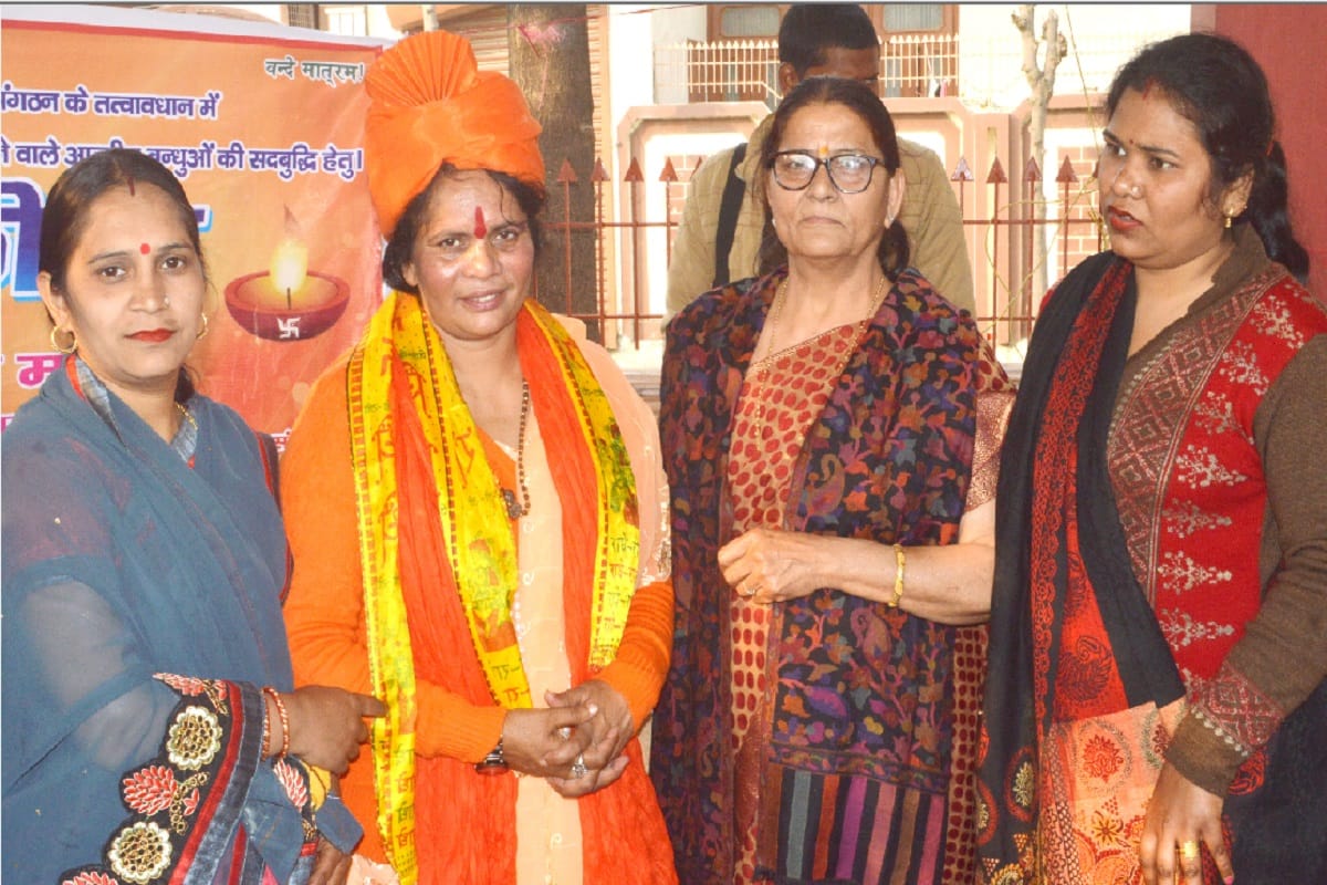 Sadhvi Prachi has target on muslim after statements of Waris Pathan and Asaduddin Owaisi