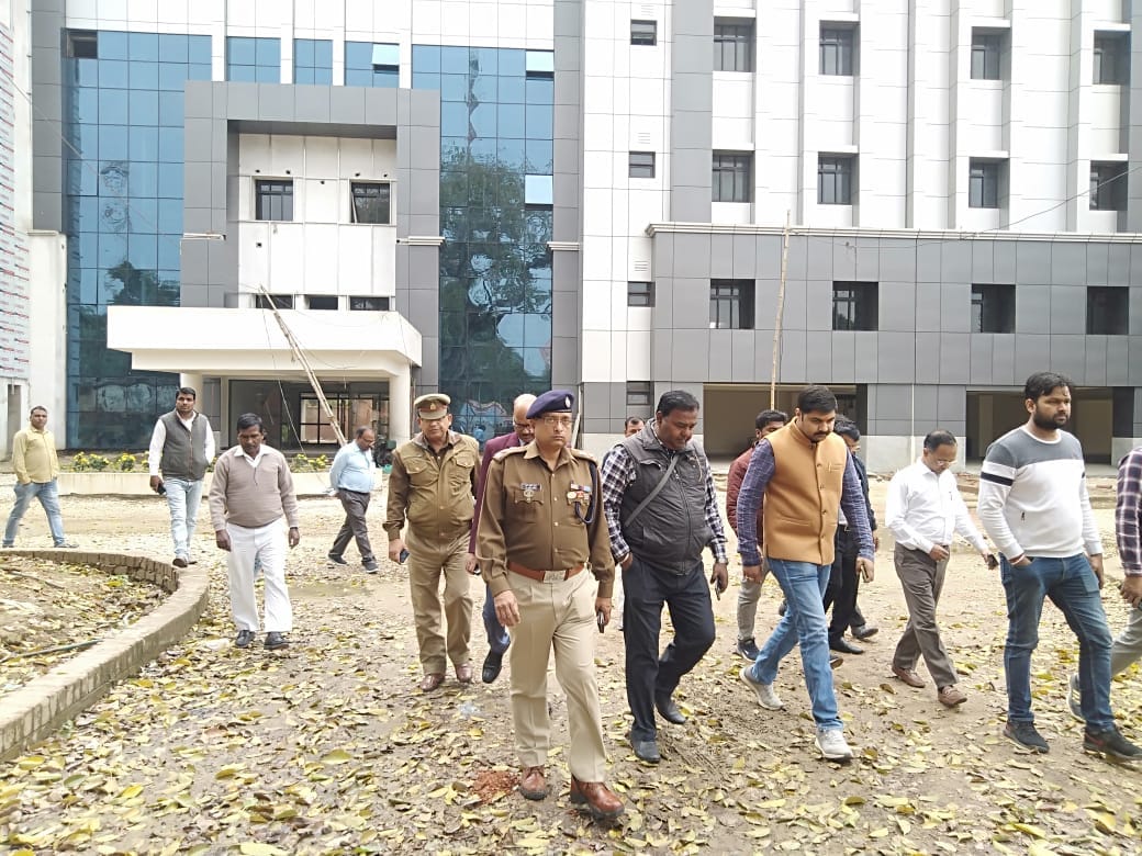 SSP Dr. Sunil Gupta inspected science laboratory in gorakhpur