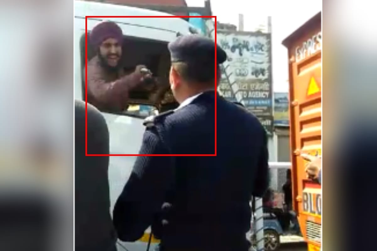 UP: Truck driver lashes sword at traffic police in Saharanpur District