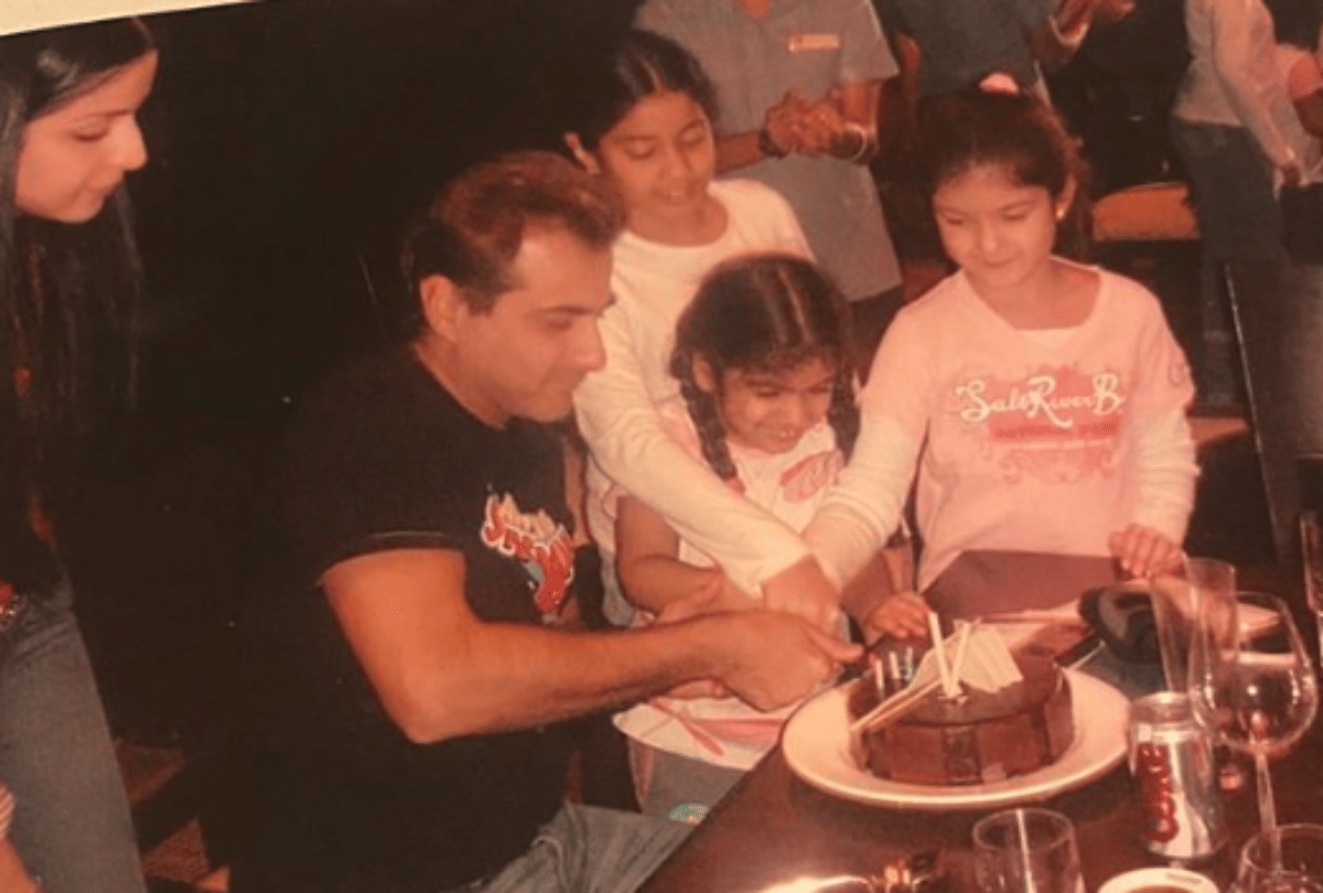 sanjay kapoor share janhvi kapoor and shanaya kapoor childhood picture
