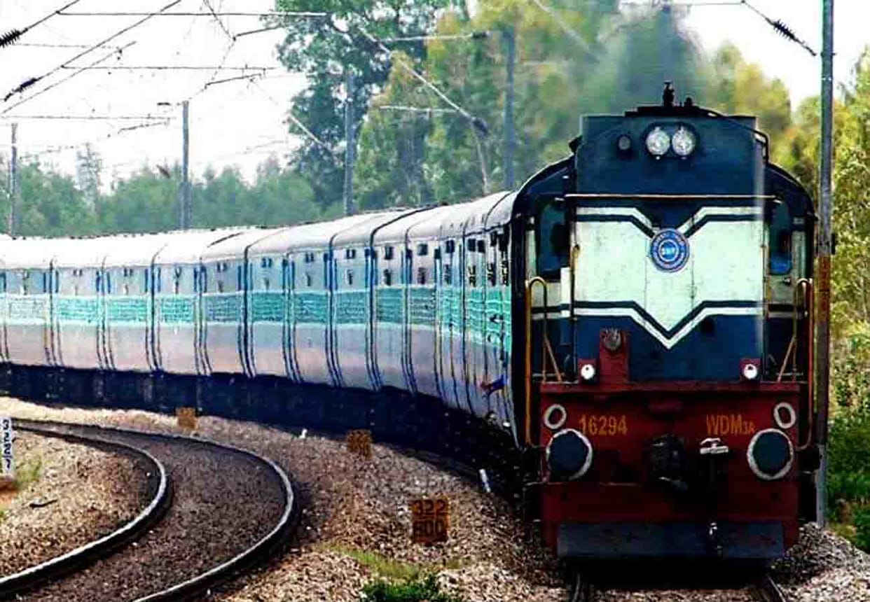 important news for train passengers Two lakh railway tickets of Holi canceled automatically