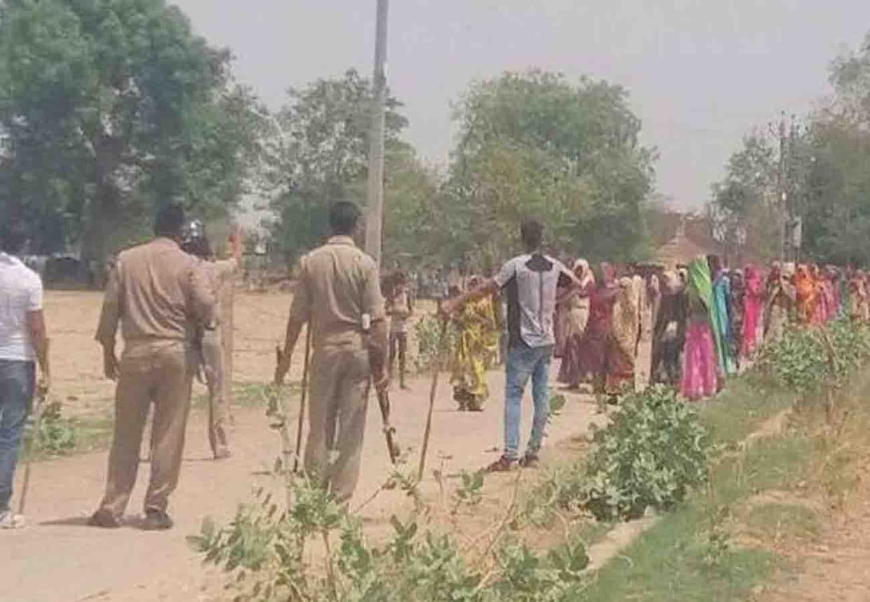 Villagers beaten the outpost in-charge and the soldier who came to investigate in kannauj