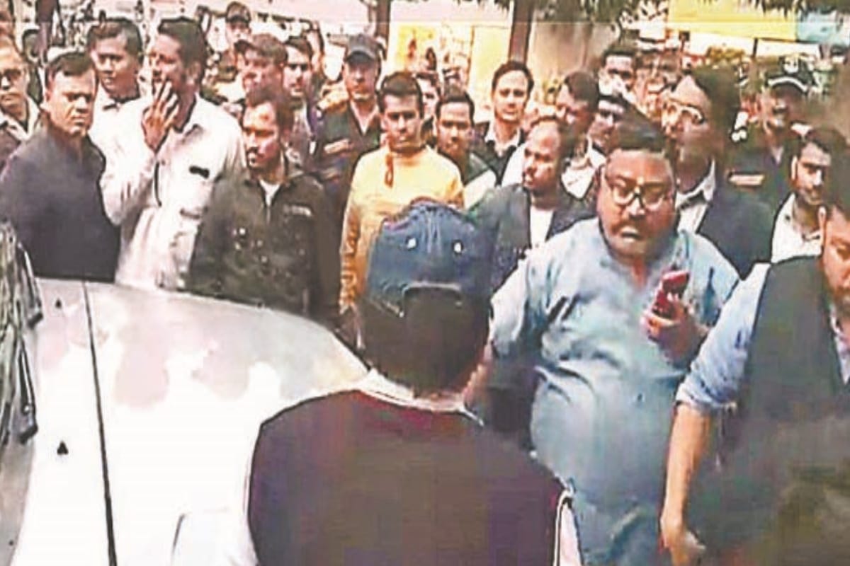 CM yogi order to remove encroachment from roads, but Bjp supporters Protest against Meerut police