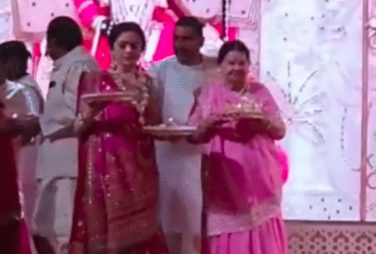 kokilaben birthday celebration photos mukesh ambani and nita ambani