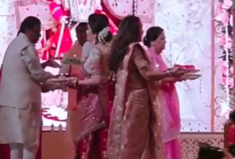 kokilaben birthday celebration photos mukesh ambani and nita ambani