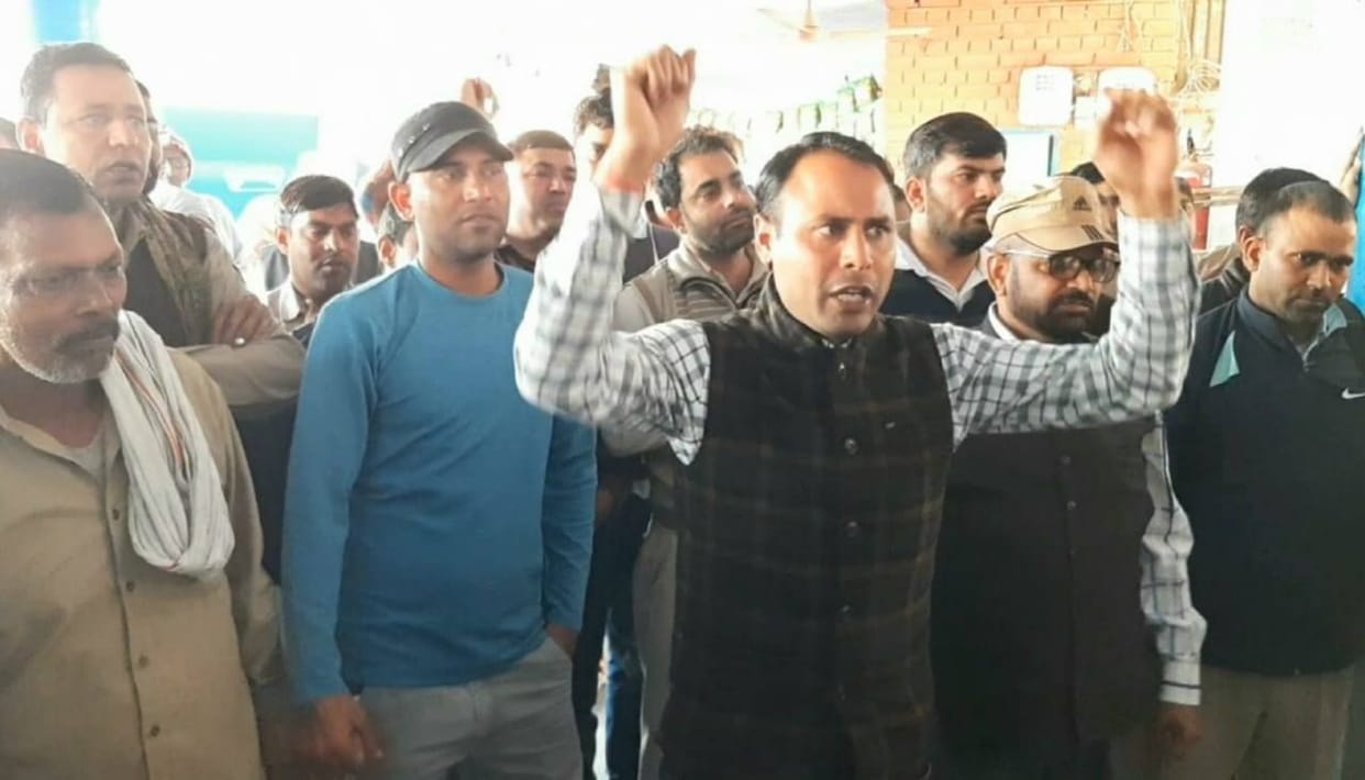 Road Veg Workers express anger for demaned of action in Accident Issue