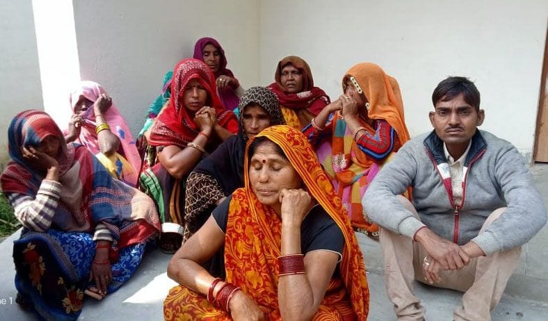 sandigdh haalaat mein yuvak kee maut, karant se patnee jhulasee