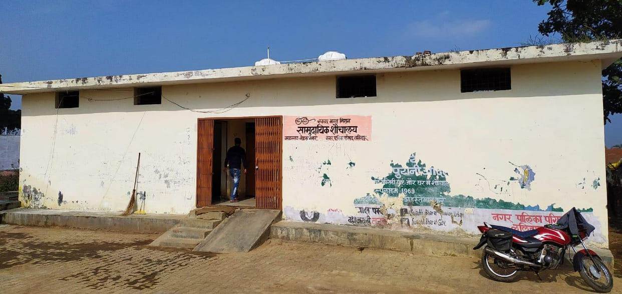 Locals hesitate to use damaged toilets