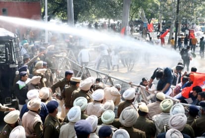 ABVP held march towards Punjab assembly