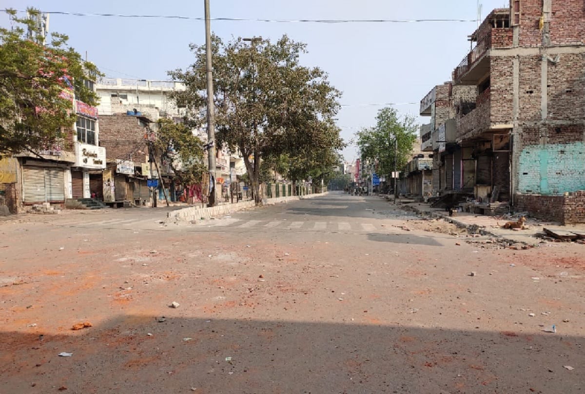 delhi violence caa protest riotous were targeting each other see photos