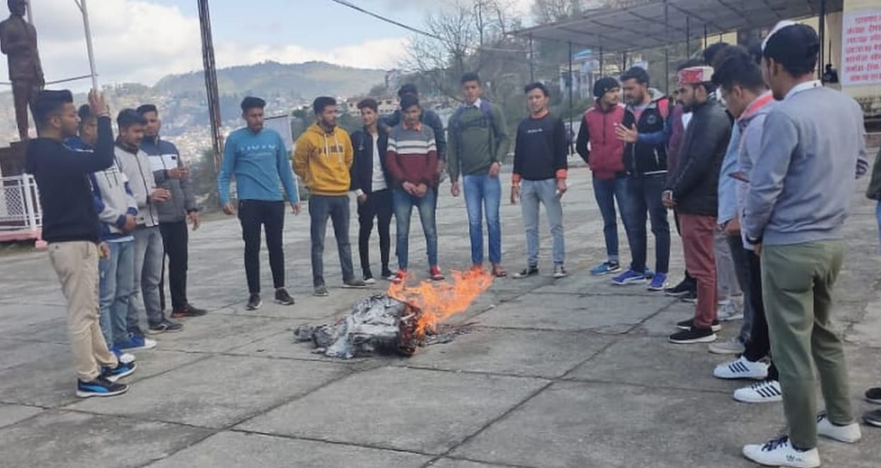 Burnt effigy of rioters in Delhi