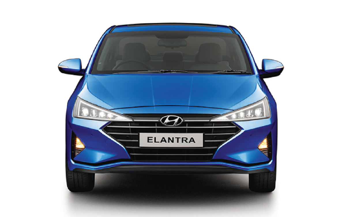 Hyundai Elantra premium sedan getting bumper discount offer upto 2.5 lakh rupees