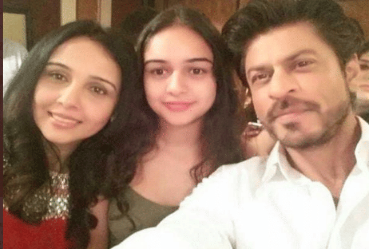 Shah Rukh Khan selfie with Kabhi Haan Kabhi Naa actress Suchitra Krishnamoorthi and daughter Kaveri