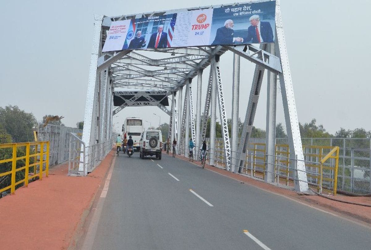 Picture Changes After Donald Trump Visits Of TajMahal