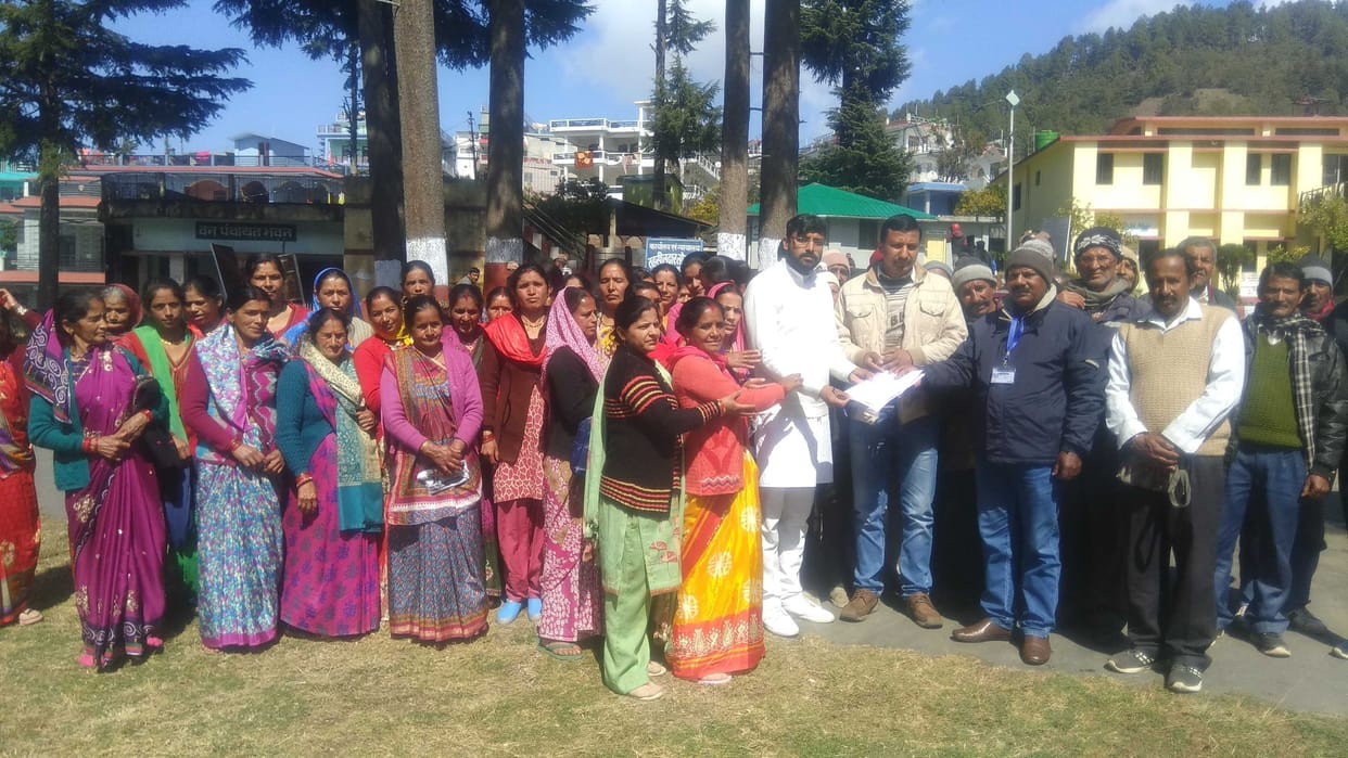 ????? ??? ?? ???, ??????? ??? ?Increase milk prices, milk producers rally in Lohaghat