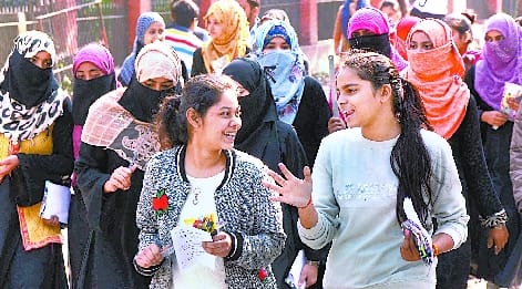 University Main Examination: 2199 candidates absent on first day, 44 imitators caught