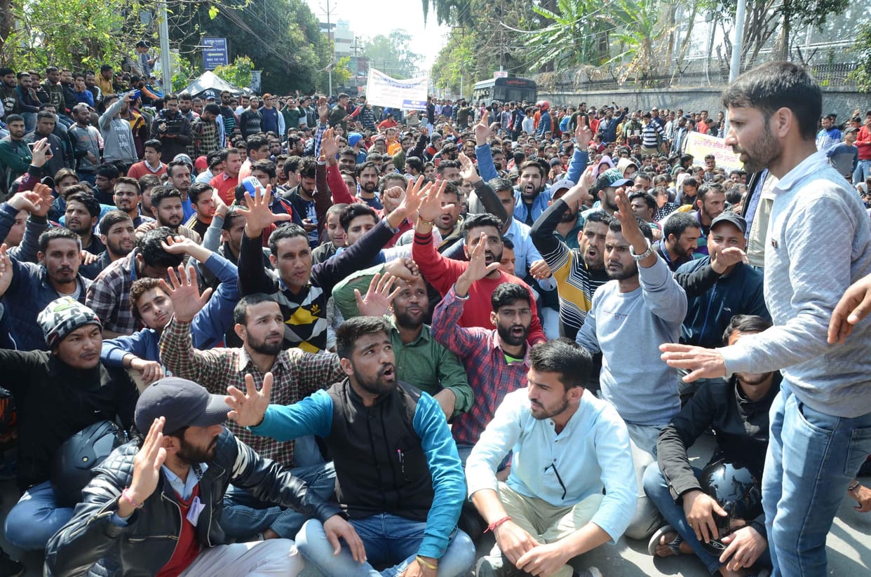Unemployed youth traveled to the secretariat