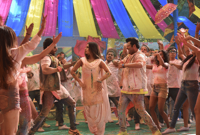 Mouni Roy shoots a Holi song with Varun Sharma and Sunny Singh