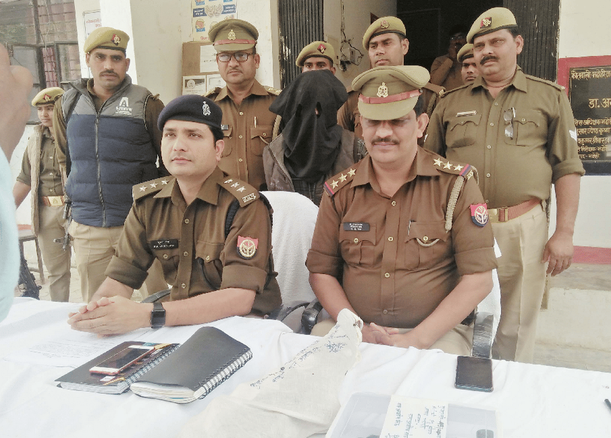 Police raid gun illegal factory building in house bhadohi