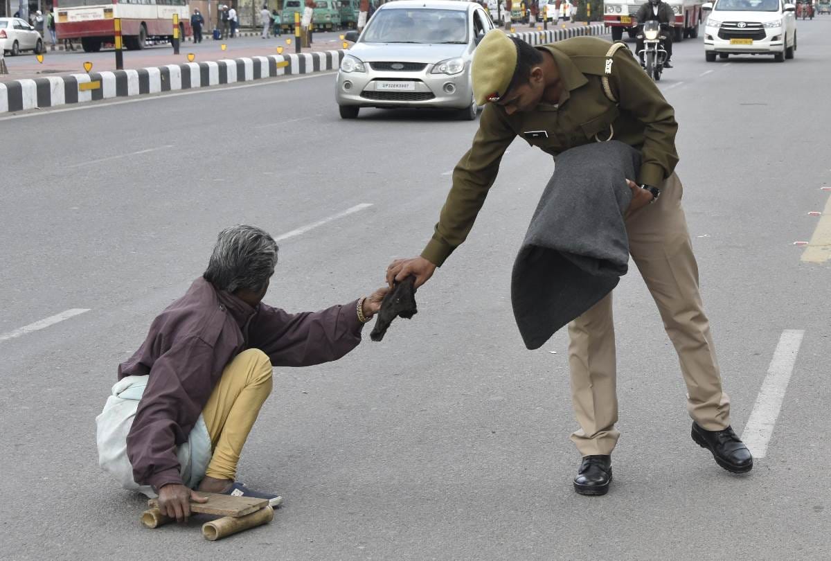 Sipahi helped an old lady while crossing the road in Lucknow.